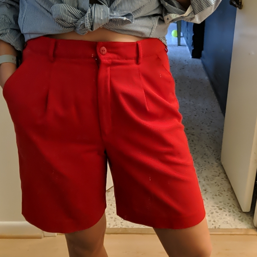 Vintage red Bermuda shorts with pleats